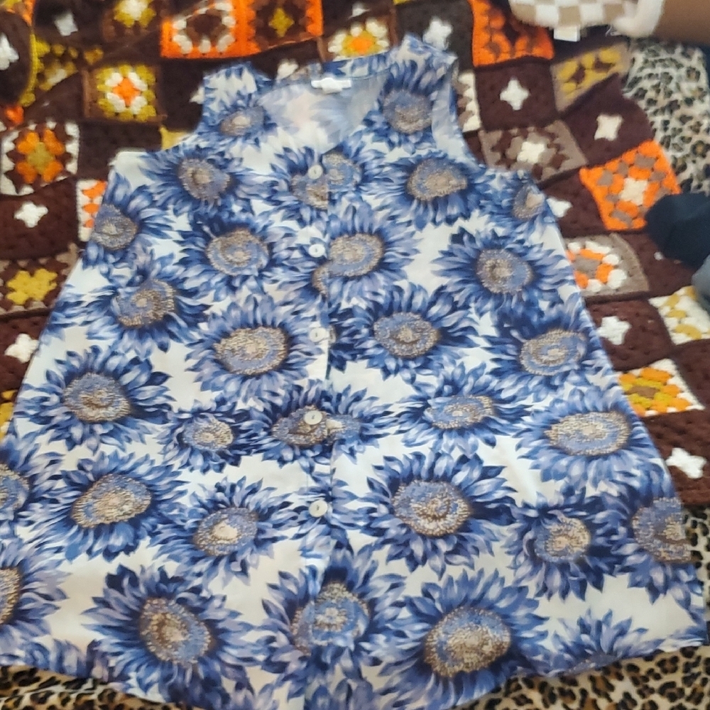 Floral Sleeveless Button-Up Blouse